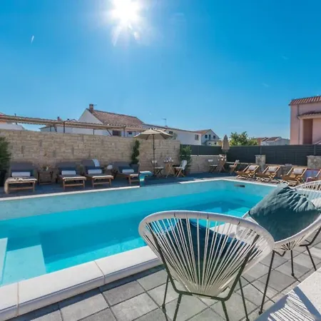 Julia - One Bedroom 4 *